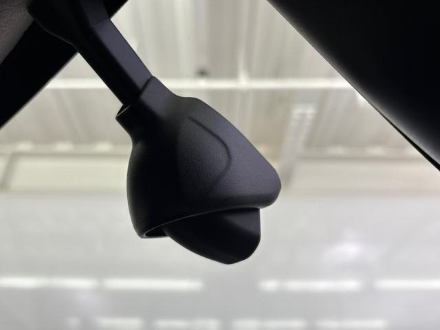 ヴェゼル ｅ：ＨＥＶＺ　純正メモリーナビ　地デジチューナー　ミュージックラック　Ｂｌｕｅｔｏｏｔｈ対応　ワイヤレス充電器　バックモニター　電動リアゲート　純正ドライブレコーダー（23枚目）