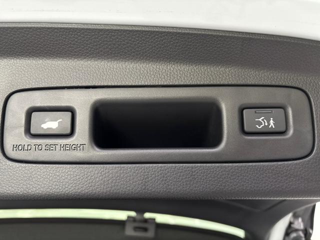 ヴェゼル ｅ：ＨＥＶＺ　純正メモリーナビ　地デジチューナー　ミュージックラック　Ｂｌｕｅｔｏｏｔｈ対応　ワイヤレス充電器　バックモニター　電動リアゲート　純正ドライブレコーダー（24枚目）