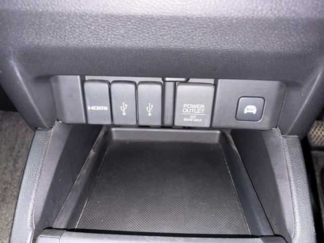 オデッセイハイブリッド ハイブリッドアブソルート・ホンダセンシンアドバンスP 純正メモリーナビ 地デジチューナー Bluetooth対応 マルチビューカメラシステム パーキングアシスト機能付き 左右電動スライドドア セカンドオットマン ETC 電動シート USB接続ジャック(26枚目)