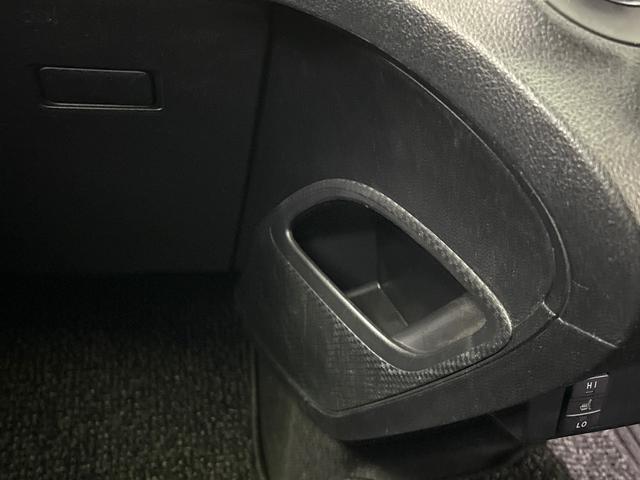 シエンタ ハイブリッドＧクエロ　衝突被害軽減システム　前後ドライブレコーダー　メモリーナビ　バックモニター　左右電動スライドドア　フロント左右シートヒーター　ＥＴＣ（28枚目）