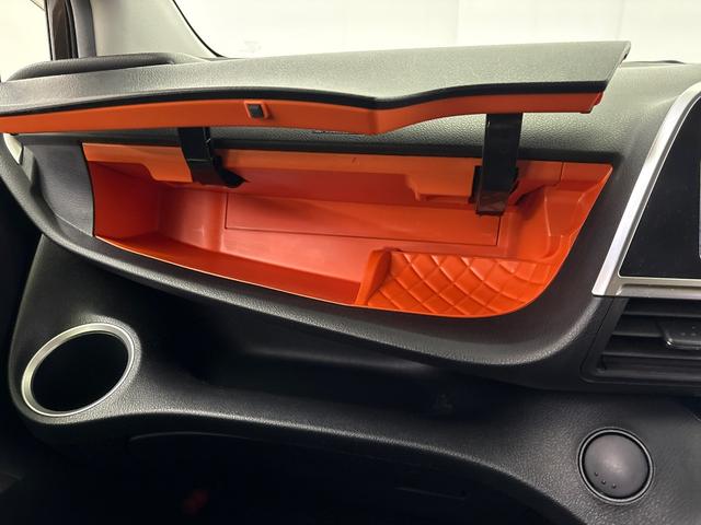 シエンタ ハイブリッドＧクエロ　衝突被害軽減システム　前後ドライブレコーダー　メモリーナビ　バックモニター　左右電動スライドドア　フロント左右シートヒーター　ＥＴＣ（29枚目）