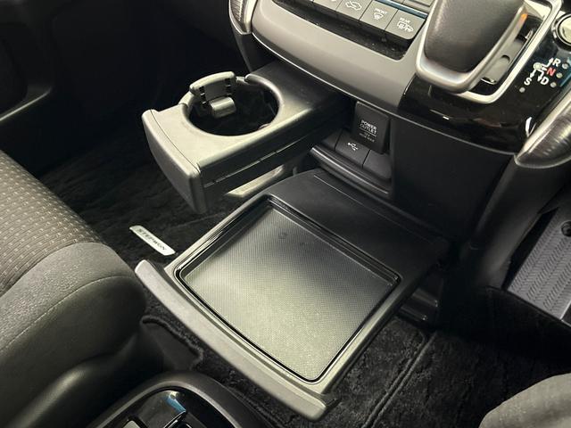 ステップワゴンスパーダ e:HEVスパーダGホンダセンシング 前後純正ドライブレコーダー 純正メモリーナビ 地デジチューナー ミュージックラック Bluetooth対応 ETC2.0 左右電動スライドドア(28枚目)