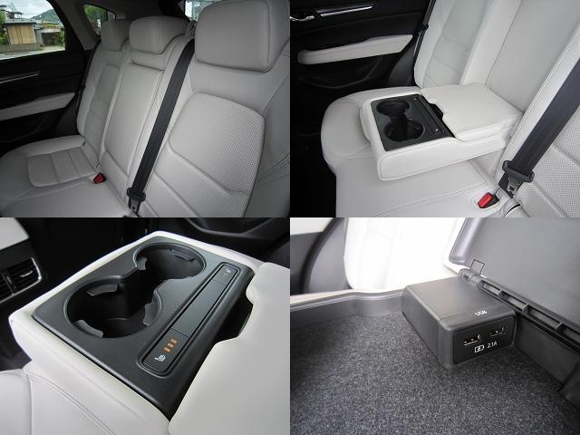 後席の快適性も向上しております。後席アームレスト内には後席用のシートヒータースイッチを装備。さらに携帯の充電にも重宝するＵＳＢ端子を２つ装備しております。