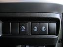 運転席側に両側電動スライドドアのスイッチをご用意。お子様のお迎え等に、座りながらドアの開閉が可能です。