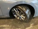 足元は定番！純正サイズタイヤを装着しています。ご来店の際、ドレスアップなどのご相談も承りますのでお気軽にお声かけください。