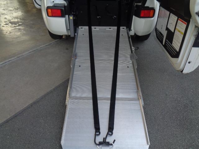 キューブ チェアキャブ　スロープ　車いす移動車（23枚目）
