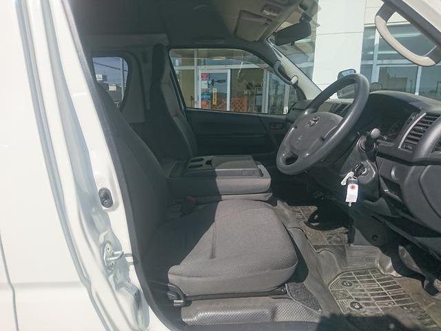 ハイエースバン ロングＤＸ　リフト付バン２．０ロングハイルーフ　ＳＤナビ　ワンセグ　Ｂカメラ　ＥＴＣ　リフト３００Ｋｇ（11枚目）