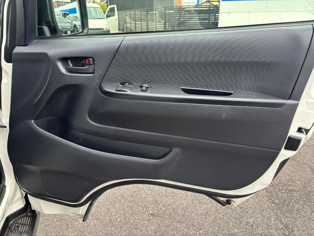 ハイエースバン 　リフト付バン２．０ロング　ＴＳＳ　パノラミックモニター　デジタルミラー　メモリーナビ　ＥＴＣ（13枚目）