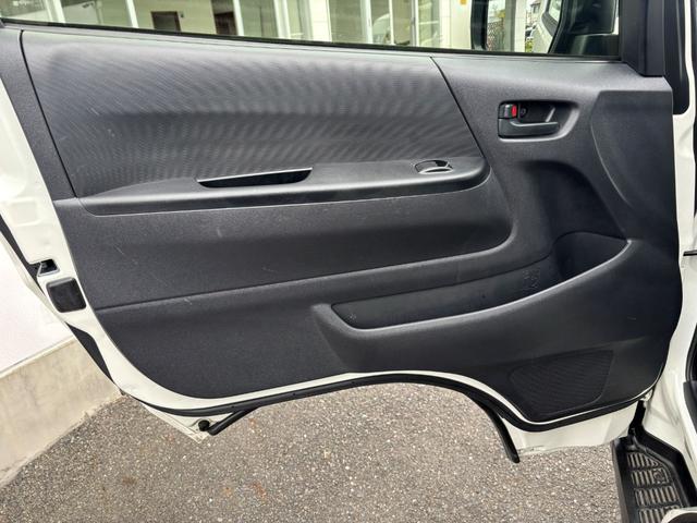 ハイエースバン 　リフト付バン２．０ロング　ＴＳＳ　パノラミックモニター　デジタルミラー　メモリーナビ　ＥＴＣ（19枚目）