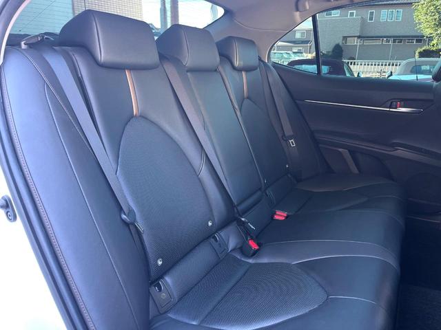 カムリ Ｇレザーパッケージ　パノラマムーンルーフ　ＢＳＭ　ＲＣＴＡ　イテリジェントクリソナ　禁煙車　１オーナー　黒革　シートヒーター　パワーシート　純正１８インチＡＷ　メーカーナビ　バックカメラ　セーフティセンスＰ　ＥＴＣ（9枚目）