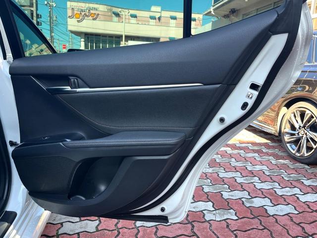 カムリ Ｇレザーパッケージ　パノラマムーンルーフ　ＢＳＭ　ＲＣＴＡ　イテリジェントクリソナ　禁煙車　１オーナー　黒革　シートヒーター　パワーシート　純正１８インチＡＷ　メーカーナビ　バックカメラ　セーフティセンスＰ　ＥＴＣ（35枚目）