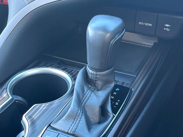 カムリ Ｇレザーパッケージ　パノラマムーンルーフ　ＢＳＭ　ＲＣＴＡ　イテリジェントクリソナ　禁煙車　１オーナー　黒革　シートヒーター　パワーシート　純正１８インチＡＷ　メーカーナビ　バックカメラ　セーフティセンスＰ　ＥＴＣ（51枚目）