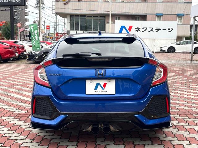 シビック ハッチバック　ホンダセンシング　６ＭＴ　ターボ　ＨＫＳマフラー　ＢＬＩＴＺ車高調　禁煙車　純正ＳＤナビ　バックカメラ　ホンダセンシング　純正１８インチＡＷ　革巻きステアリング　ファブリックシート　ＬＥＤヘッド　ＥＴＣ　オートライト（15枚目）