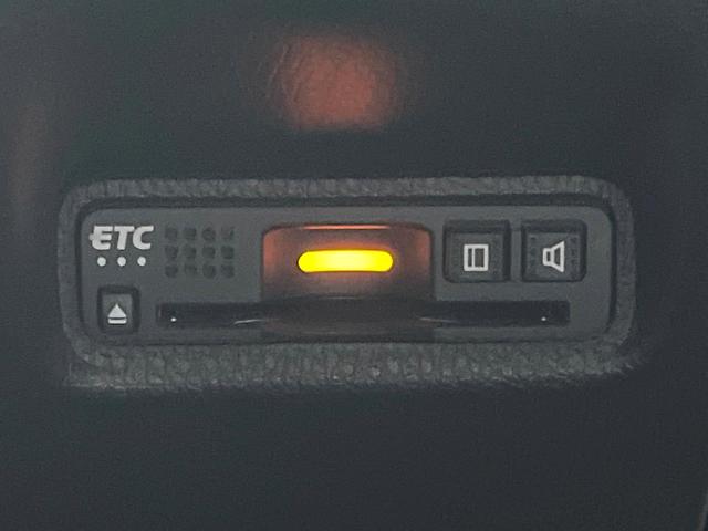 シビック ハッチバック　ホンダセンシング　６ＭＴ　ターボ　ＨＫＳマフラー　ＢＬＩＴＺ車高調　禁煙車　純正ＳＤナビ　バックカメラ　ホンダセンシング　純正１８インチＡＷ　革巻きステアリング　ファブリックシート　ＬＥＤヘッド　ＥＴＣ　オートライト（46枚目）