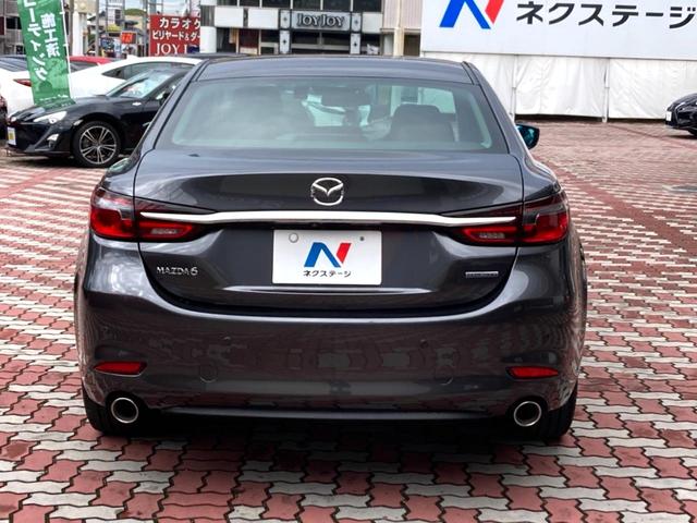 ＭＡＺＤＡ６セダン ２５Ｔ　ブラックトーンエディション　特別仕様　ガソリンターボ　ＢＯＳＥサウンド　禁煙車　赤革　シートヒーター　ブラックメッシュグリル　純正１９インチブラックメタリックＡＷ　マツダコネクトナビ　３６０度ビュー　ＡｐｐｌｅＣａｒＰｌａｙ（15枚目）