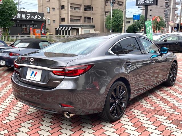 ＭＡＺＤＡ６セダン ２５Ｔ　ブラックトーンエディション　特別仕様　ガソリンターボ　ＢＯＳＥサウンド　禁煙車　赤革　シートヒーター　ブラックメッシュグリル　純正１９インチブラックメタリックＡＷ　マツダコネクトナビ　３６０度ビュー　ＡｐｐｌｅＣａｒＰｌａｙ（17枚目）
