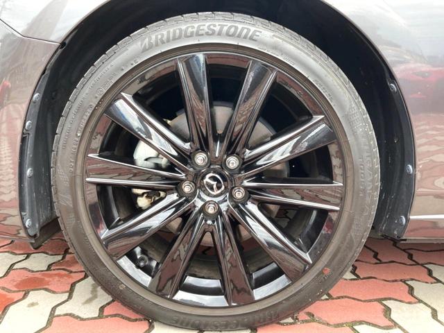ＭＡＺＤＡ６セダン ２５Ｔ　ブラックトーンエディション　特別仕様　ガソリンターボ　ＢＯＳＥサウンド　禁煙車　赤革　シートヒーター　ブラックメッシュグリル　純正１９インチブラックメタリックＡＷ　マツダコネクトナビ　３６０度ビュー　ＡｐｐｌｅＣａｒＰｌａｙ（30枚目）