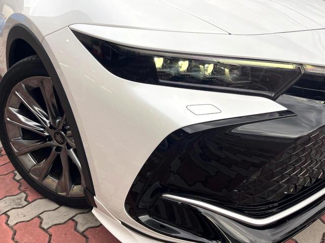 クラウンクロスオーバー Ｇアドバンスド・レザーパッケージ　ＧＲエアロ（Ｆ／Ｓ／Ｒ／リアスホ）　フロマージュ内装　フロマージュ革シート　１オーナー　禁煙車　４眼ＬＥＤヘッド　純正２１インチＡＷ　シートベンチレーション　シートメモリ　パノラミックビュー　ＥＴＣ（12枚目）
