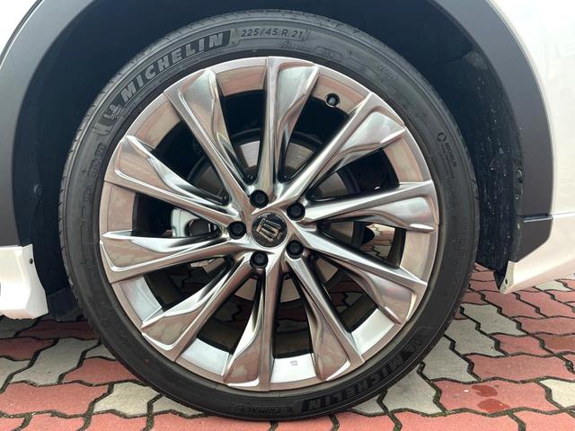 クラウンクロスオーバー Ｇアドバンスド・レザーパッケージ　ＧＲエアロ（Ｆ／Ｓ／Ｒ／リアスホ）　フロマージュ内装　フロマージュ革シート　１オーナー　禁煙車　４眼ＬＥＤヘッド　純正２１インチＡＷ　シートベンチレーション　シートメモリ　パノラミックビュー　ＥＴＣ（28枚目）