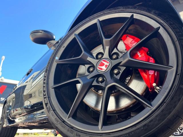 シビック タイプR 無限エアロ(F) 6MT ターボ 1オーナー 禁煙車 ホンダコネクト バックカメラ 純正19インチAW Bremboキャリパー フルLEDヘッド +Rモードスイッチ 大型リヤスポイラー ETC2.0(13枚目)