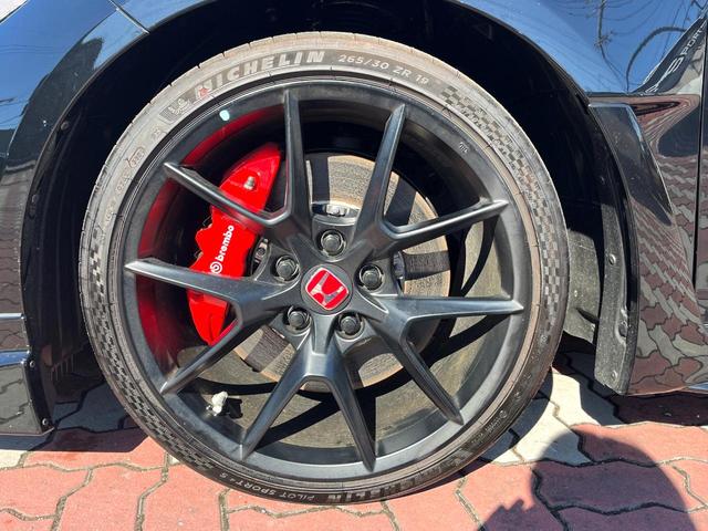 シビック タイプR 無限エアロ(F) 6MT ターボ 1オーナー 禁煙車 ホンダコネクト バックカメラ 純正19インチAW Bremboキャリパー フルLEDヘッド +Rモードスイッチ 大型リヤスポイラー ETC2.0(29枚目)