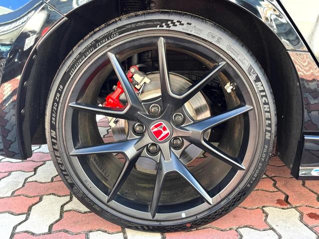 シビック タイプR 無限エアロ(F) 6MT ターボ 1オーナー 禁煙車 ホンダコネクト バックカメラ 純正19インチAW Bremboキャリパー フルLEDヘッド +Rモードスイッチ 大型リヤスポイラー ETC2.0(31枚目)
