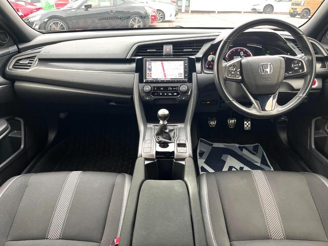 シビック ハッチバック 後期 6MT 禁煙車 ホンダセンシング 純正18インチアルミ LEDヘッド アダプティブクルーズコントロール シートヒーター 純正SDナビ バックカメラ スポーツペダル パワーシート ワンオーナー(2枚目)