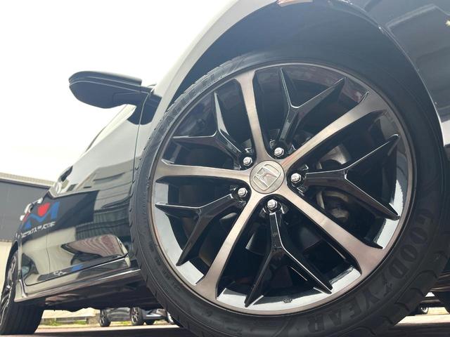 シビック ハッチバック 後期 6MT 禁煙車 ホンダセンシング 純正18インチアルミ LEDヘッド アダプティブクルーズコントロール シートヒーター 純正SDナビ バックカメラ スポーツペダル パワーシート ワンオーナー(13枚目)