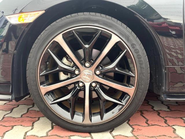 シビック ハッチバック 後期 6MT 禁煙車 ホンダセンシング 純正18インチアルミ LEDヘッド アダプティブクルーズコントロール シートヒーター 純正SDナビ バックカメラ スポーツペダル パワーシート ワンオーナー(32枚目)