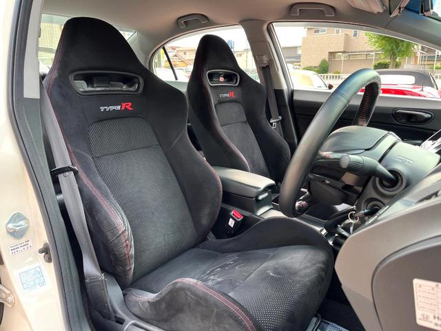 シビック タイプR K20A 2.0L直4 6MT メーカーナビ バックカメラ 禁煙車 ヘリカルLSD Rスペックシート 純正18インチAW HIDヘッド 大型リヤスポイラー ETC リモコンキー 革巻きステアリング(8枚目)