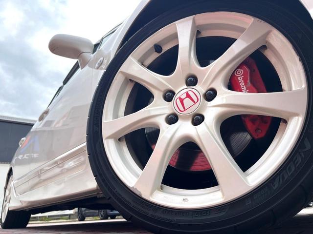 シビック タイプR K20A 2.0L直4 6MT メーカーナビ バックカメラ 禁煙車 ヘリカルLSD Rスペックシート 純正18インチAW HIDヘッド 大型リヤスポイラー ETC リモコンキー 革巻きステアリング(13枚目)