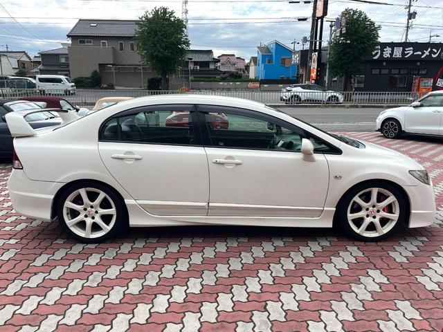 シビック タイプR K20A 2.0L直4 6MT メーカーナビ バックカメラ 禁煙車 ヘリカルLSD Rスペックシート 純正18インチAW HIDヘッド 大型リヤスポイラー ETC リモコンキー 革巻きステアリング(21枚目)