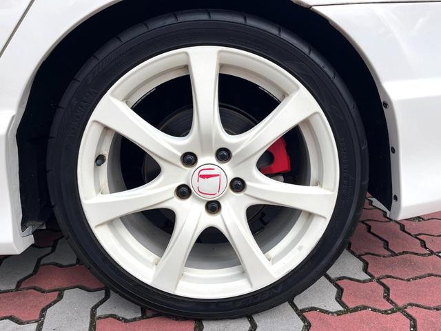 シビック タイプR K20A 2.0L直4 6MT メーカーナビ バックカメラ 禁煙車 ヘリカルLSD Rスペックシート 純正18インチAW HIDヘッド 大型リヤスポイラー ETC リモコンキー 革巻きステアリング(26枚目)