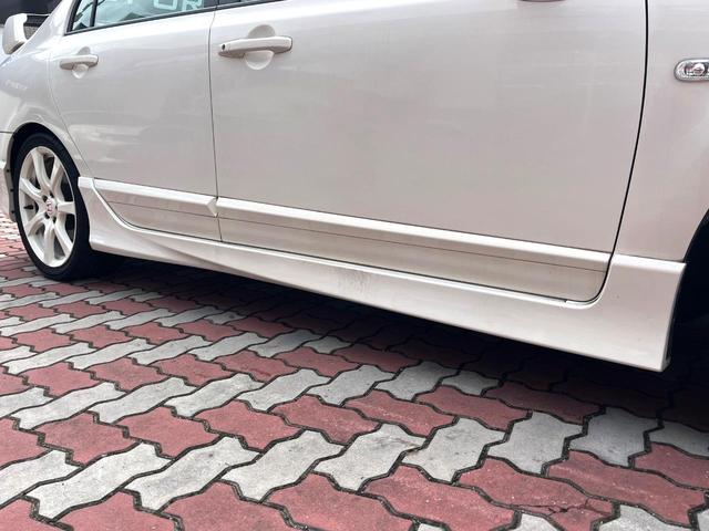 シビック タイプR K20A 2.0L直4 6MT メーカーナビ バックカメラ 禁煙車 ヘリカルLSD Rスペックシート 純正18インチAW HIDヘッド 大型リヤスポイラー ETC リモコンキー 革巻きステアリング(33枚目)