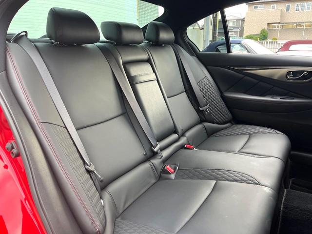 スカイライン 400R 405馬力 3.0L V6 ツインターボ 純正OPカーボンリヤスポイラー BOSEパフォーマンスシリーズサウンド アンビエントライト OPボディ色 禁煙車 黒革 シートヒーター 純正19インチAW(9枚目)