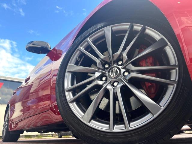 スカイライン 400R 405馬力 3.0L V6 ツインターボ 純正OPカーボンリヤスポイラー BOSEパフォーマンスシリーズサウンド アンビエントライト OPボディ色 禁煙車 黒革 シートヒーター 純正19インチAW(13枚目)