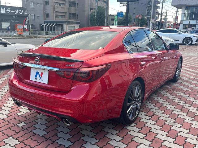 スカイライン 400R 405馬力 3.0L V6 ツインターボ 純正OPカーボンリヤスポイラー BOSEパフォーマンスシリーズサウンド アンビエントライト OPボディ色 禁煙車 黒革 シートヒーター 純正19インチAW(17枚目)