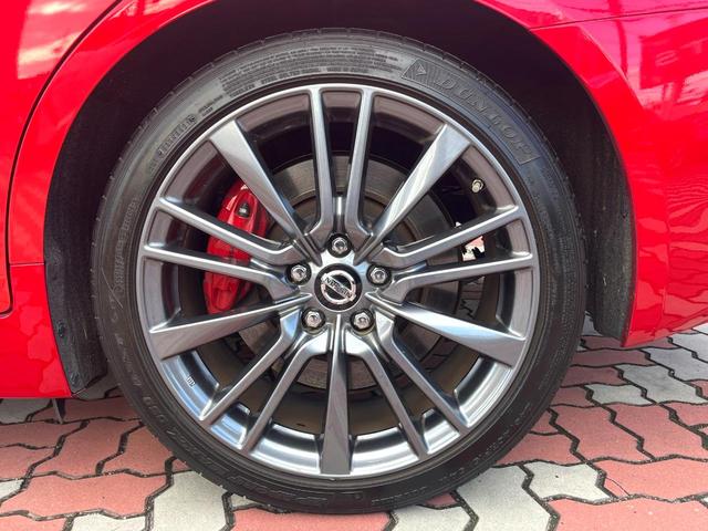 スカイライン 400R 405馬力 3.0L V6 ツインターボ 純正OPカーボンリヤスポイラー BOSEパフォーマンスシリーズサウンド アンビエントライト OPボディ色 禁煙車 黒革 シートヒーター 純正19インチAW(29枚目)