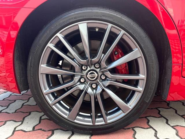 スカイライン 400R 405馬力 3.0L V6 ツインターボ 純正OPカーボンリヤスポイラー BOSEパフォーマンスシリーズサウンド アンビエントライト OPボディ色 禁煙車 黒革 シートヒーター 純正19インチAW(31枚目)