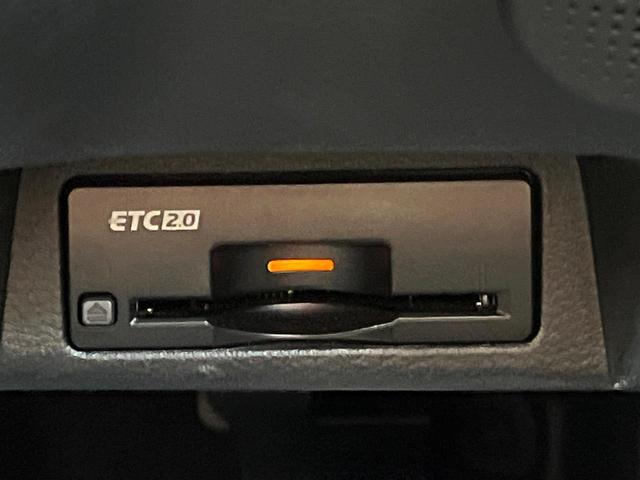 スカイライン 400R 405馬力 3.0L V6 ツインターボ 純正OPカーボンリヤスポイラー BOSEパフォーマンスシリーズサウンド アンビエントライト OPボディ色 禁煙車 黒革 シートヒーター 純正19インチAW(41枚目)