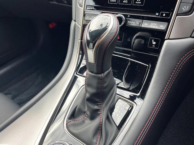 スカイライン 400R 405馬力 3.0L V6 ツインターボ 純正OPカーボンリヤスポイラー BOSEパフォーマンスシリーズサウンド アンビエントライト OPボディ色 禁煙車 黒革 シートヒーター 純正19インチAW(49枚目)