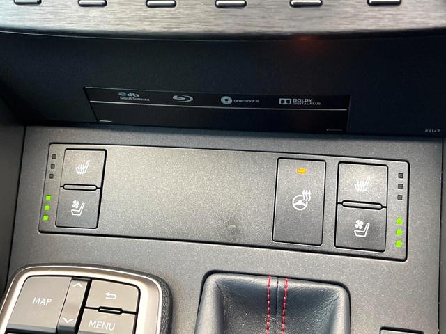 ＩＳ ＩＳ３００ｈブラックシークエンス　特別仕様　中期　ＴＲＤエアロ（Ｆ／Ｓ／Ｒ／リアスポ＆スポーツマフラー）　ＯＰボディ色　ムーンルーフ　フルＬＥＤヘッド　ＢＳＭ　ＲＣＴＡ　クリソナ　ステアリングヒーター　禁煙車　ツートン革　ＥＴＣ（8枚目）