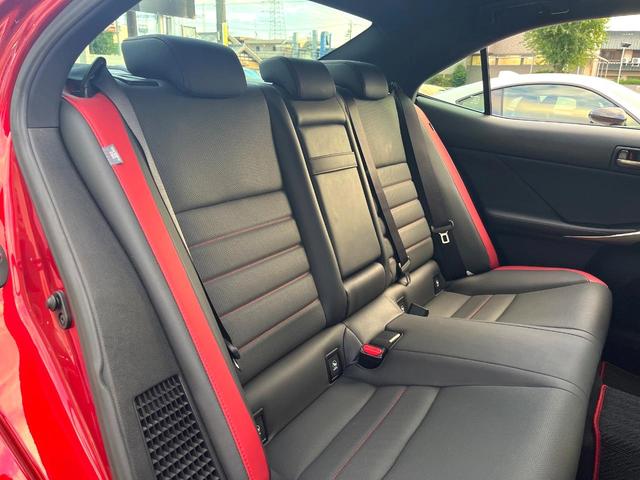 ＩＳ ＩＳ３００ｈブラックシークエンス　特別仕様　中期　ＴＲＤエアロ（Ｆ／Ｓ／Ｒ／リアスポ＆スポーツマフラー）　ＯＰボディ色　ムーンルーフ　フルＬＥＤヘッド　ＢＳＭ　ＲＣＴＡ　クリソナ　ステアリングヒーター　禁煙車　ツートン革　ＥＴＣ（10枚目）