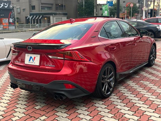 ＩＳ ＩＳ３００ｈブラックシークエンス　特別仕様　中期　ＴＲＤエアロ（Ｆ／Ｓ／Ｒ／リアスポ＆スポーツマフラー）　ＯＰボディ色　ムーンルーフ　フルＬＥＤヘッド　ＢＳＭ　ＲＣＴＡ　クリソナ　ステアリングヒーター　禁煙車　ツートン革　ＥＴＣ（17枚目）