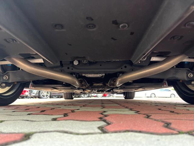 ＩＳ ＩＳ３００ｈブラックシークエンス　特別仕様　中期　ＴＲＤエアロ（Ｆ／Ｓ／Ｒ／リアスポ＆スポーツマフラー）　ＯＰボディ色　ムーンルーフ　フルＬＥＤヘッド　ＢＳＭ　ＲＣＴＡ　クリソナ　ステアリングヒーター　禁煙車　ツートン革　ＥＴＣ（19枚目）