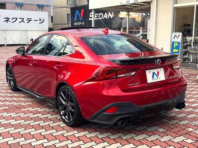 ＩＳ ＩＳ３００ｈブラックシークエンス　特別仕様　中期　ＴＲＤエアロ（Ｆ／Ｓ／Ｒ／リアスポ＆スポーツマフラー）　ＯＰボディ色　ムーンルーフ　フルＬＥＤヘッド　ＢＳＭ　ＲＣＴＡ　クリソナ　ステアリングヒーター　禁煙車　ツートン革　ＥＴＣ（22枚目）