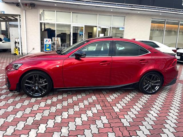 ＩＳ ＩＳ３００ｈブラックシークエンス　特別仕様　中期　ＴＲＤエアロ（Ｆ／Ｓ／Ｒ／リアスポ＆スポーツマフラー）　ＯＰボディ色　ムーンルーフ　フルＬＥＤヘッド　ＢＳＭ　ＲＣＴＡ　クリソナ　ステアリングヒーター　禁煙車　ツートン革　ＥＴＣ（23枚目）