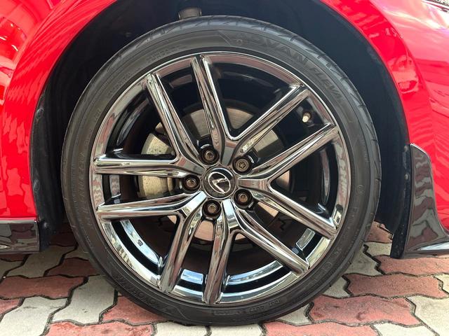 ＩＳ ＩＳ３００ｈブラックシークエンス　特別仕様　中期　ＴＲＤエアロ（Ｆ／Ｓ／Ｒ／リアスポ＆スポーツマフラー）　ＯＰボディ色　ムーンルーフ　フルＬＥＤヘッド　ＢＳＭ　ＲＣＴＡ　クリソナ　ステアリングヒーター　禁煙車　ツートン革　ＥＴＣ（29枚目）