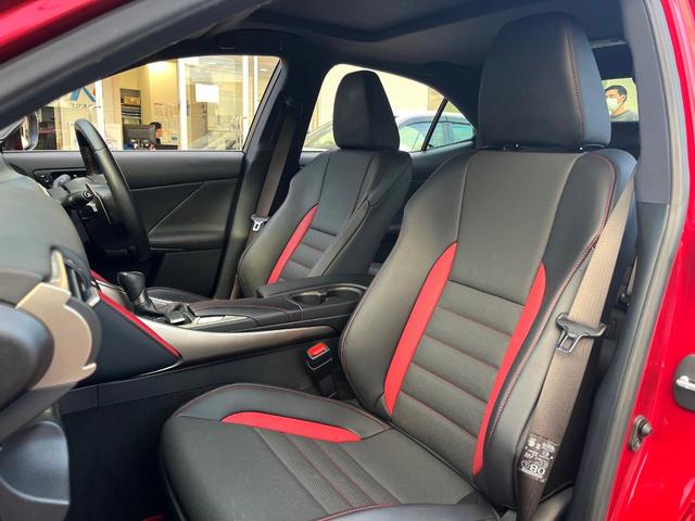 ＩＳ ＩＳ３００ｈブラックシークエンス　特別仕様　中期　ＴＲＤエアロ（Ｆ／Ｓ／Ｒ／リアスポ＆スポーツマフラー）　ＯＰボディ色　ムーンルーフ　フルＬＥＤヘッド　ＢＳＭ　ＲＣＴＡ　クリソナ　ステアリングヒーター　禁煙車　ツートン革　ＥＴＣ（42枚目）