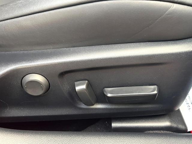 ＩＳ ＩＳ３００ｈブラックシークエンス　特別仕様　中期　ＴＲＤエアロ（Ｆ／Ｓ／Ｒ／リアスポ＆スポーツマフラー）　ＯＰボディ色　ムーンルーフ　フルＬＥＤヘッド　ＢＳＭ　ＲＣＴＡ　クリソナ　ステアリングヒーター　禁煙車　ツートン革　ＥＴＣ（46枚目）